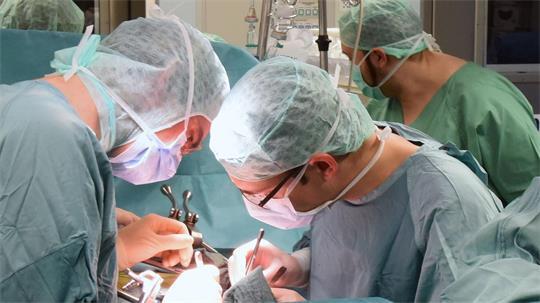 Transplantationen scheitern oft, wenn keine Erklärung zur Spendebereitschaft vorliegt. (Archivbild) 