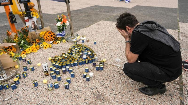 Trauer um tote Geiseln in Tel Aviv. 