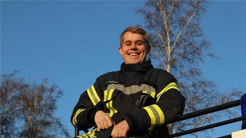 Von der Tischlerei zur Berufsfeuerwehr: Dieser Cuxhavener "brennt" für seinen Job Traumjob gefunden: Tobias Drutjons liebt seine Arbeit bei der Berufsfeuerwehr Cuxhaven. Foto: privat