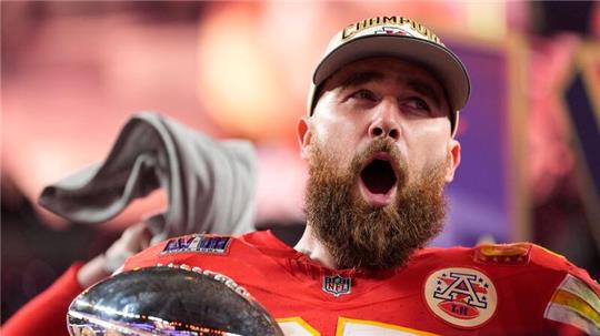 Travis Kelce bleibt zwei weitere Jahre bei den Kansas City Chiefs.