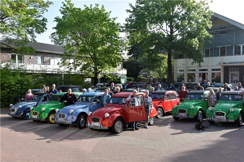 Treffen der Entenfreunde auf dem Roten Platz in Mulsum. Foto: Felsc