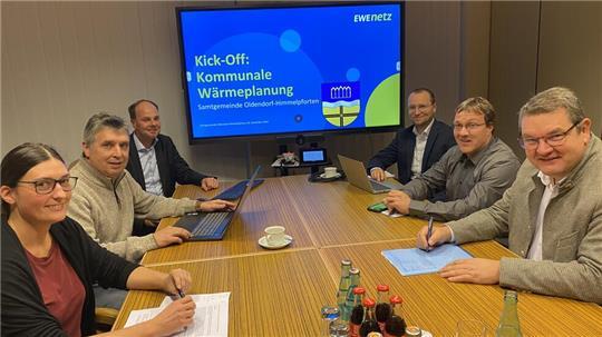 Treffen zum offiziellen Start der Wärmeplanung (von links): Klimaschutzmanagerin Britta Schieblon, Fachbereichsleiter Thorsten Liebeck, Björn Muth von der Ewe Netz, Ewe-Netz-Projektleiter Lars Lingner, Martin Wist (Samtgemeinde) und Samtgemeindebürgermeister Holger Falcke.