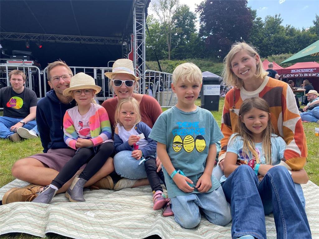 Treffpunkt für Familien: Pascal und Ina Schlichting haben sich es mit Lola und P...