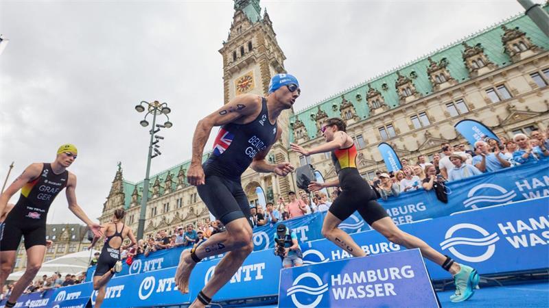 Triathlon-Staffel auf dem Rathausmarkt. (Archivbild)