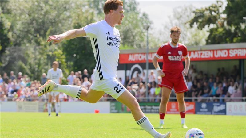 Ex-Nationalspieler Halstenberg gibt Kreisliga-Comeback Trifft per Strafstoß zum 1:0: Ex-Nationalspieler Marcel Halstenberg.