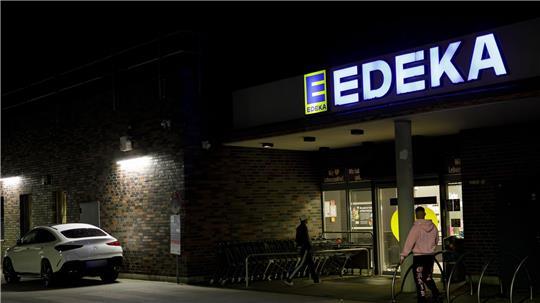 Trink-Kokosnüsse von Edeka und Marktkauf könnten gefährliches Schimmelpilzgift enthalten und werden zurückgerufen. (Symbolbild)