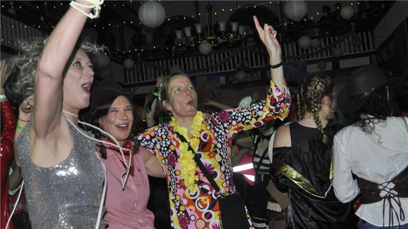 Trio infernale: Auf der Tanzfläche im Kirschenland herrscht beste Stimmung.