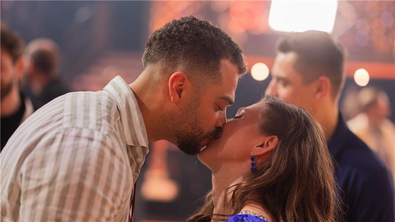 Bibi Heinicke ist schon wieder bei „Let’s Dance“ raus Trost nach dem Aus: Bianca Heinicke wurde von Freund Timothy Hill unterstützt.