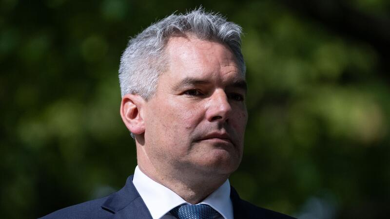 Österreichs Kanzler führt Koalition mit Grünen weiter Trotz Krise: Österreichs Kanzler Karl Nehammer will die Regierungszusammenarbeit mit den Grünen weiterführen.