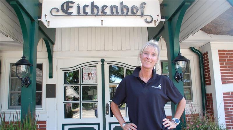 Restaurants und Kneipen im Kreis Stade: Zwischen Bangen und Hoffnung Trotz Personalmangels: Die Übernahme des Helmster Eichenhofs bereut Kirsten Quell nicht.