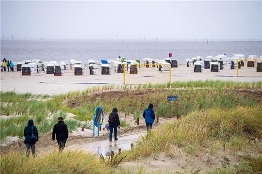 Trotz Preissteigerungen und kurzfristiger Buchungen blicken die niedersächsischen Urlaubsregionen zufrieden auf die an diesem Wochenende endenden Herbstferien. Foto: Sina Schuldt/dpa