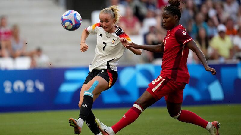 Trotz Schulterprellung dabei: Torjägerin Lea Schüller