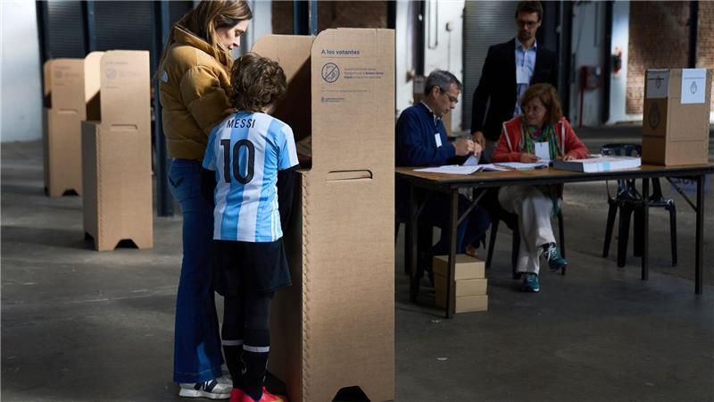 Mileis Überraschungserfolg bei Kongresswahl in Argentinien Trotz Wahlpflicht war die Beteiligung bei der Wahl sehr niedrig.