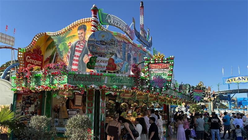 Trotz der Hitze - eine Pizza bei Mamamia gehört für viele Volksfestfans zu einem Dom-Besuch dazu.