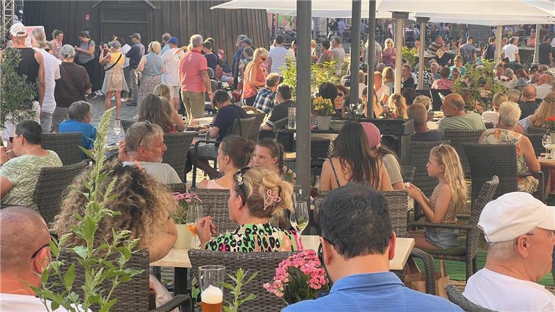 Trotz der heißen Temperaturen strömten viele Menschen zum Stader Altstadtfest.