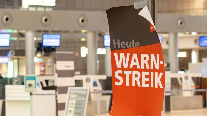 Trotz des Warnstreiks befand sich der Hamburger Flughafen den Angaben nach am Morgen im Normalbetrieb. (Archivbild) 