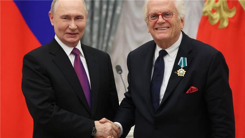 Trotz des andauernden Konflikts zwischen Russland und dem Westen hat Kremlchef Wladimir Putin dem deutschen Pianisten und Dirigenten Justus Frantz einen Orden verliehen.