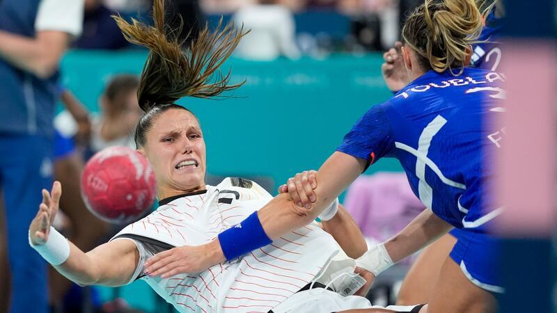 Raus gegen Frankreich: Handballerinnen lassen Chance liegen Trotz eines großen Kampfes sind die deutschen Handballerinnen im Olympia-Viertelfinale ausgeschieden.