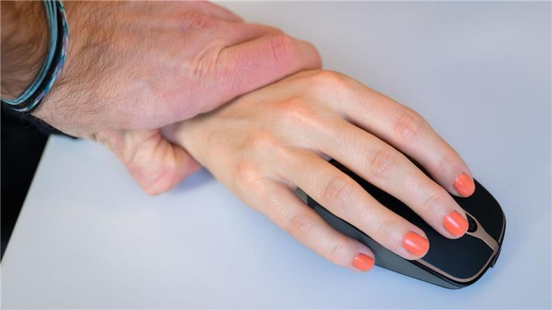 Trotz gesetzlicher Verpflichtungen der Gleichbehandlung und des Arbeitsschutzes sind Präventions- und Beschwerdestrukturen laut Arbeitnehmerkammer oft unzureichend. (Symbolbild)