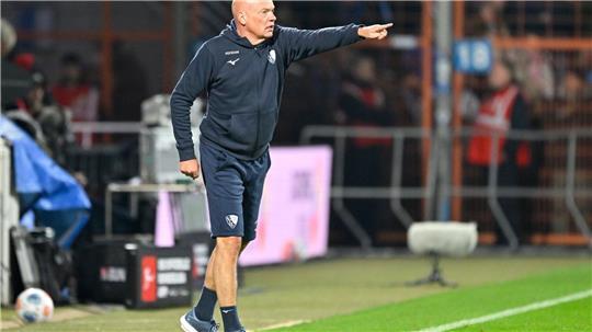 Trotz niedriger Temperaturen mit kurzer Hose: Bochum-Coach Rösler