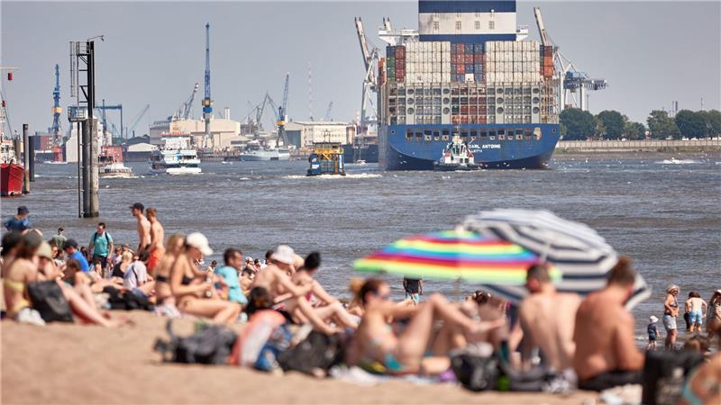 CDU fordert Flussbad für Hamburg Trotz vieler Strände in Hamburg gibt es an der Elbe keine Badestelle - die CDU will das ändern (Archivbild).