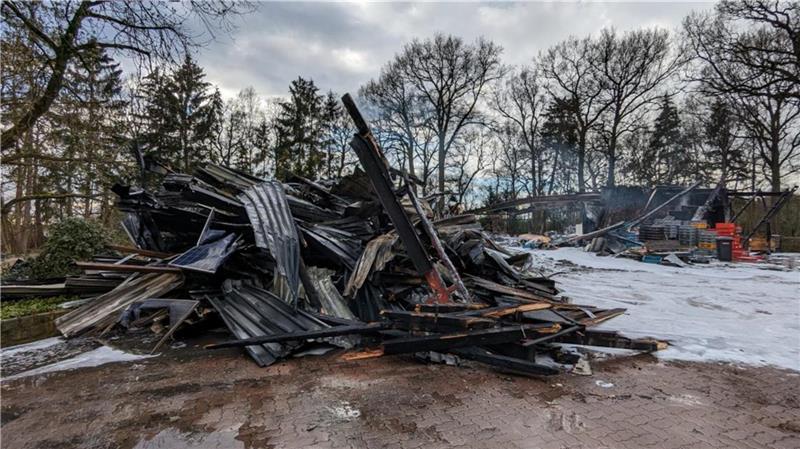 Trümmer nach den Löscharbeiten. Foto: Feuerwehr Rotenburg
