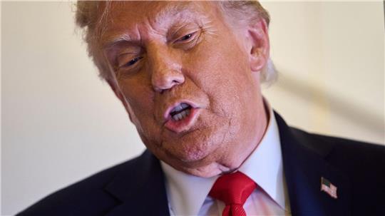 Trump beschwert sich öfter über kritische Berichterstattung über ihn. 