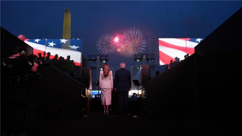 Trump feiert mit Militärparade und Feuerwerk 