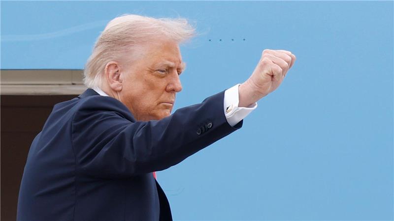 Trump freut sich über das Ende einer Talkshow. 