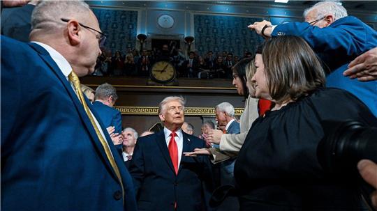 Trump hat seine Grundsatzrede begonnen.