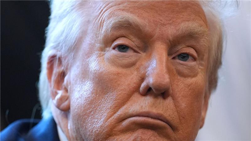 Trump hatte erst nach langem Druck ein Gesetz unterschrieben, das vorsieht, dass das Justizministerium Ermittlungsakten zu dem Fall freigeben muss.