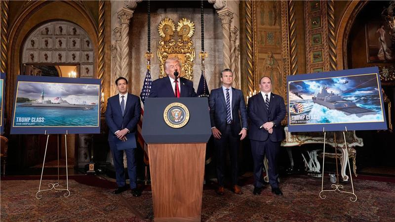 Trump kündigt den Bau von neuen Schlachtschiffen an. 