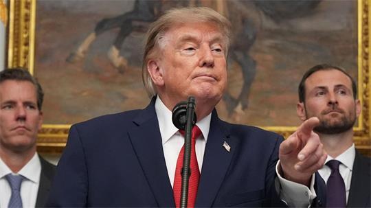 Trump kündigt einen Wirtschaftskrieg gegen den Iran an.
