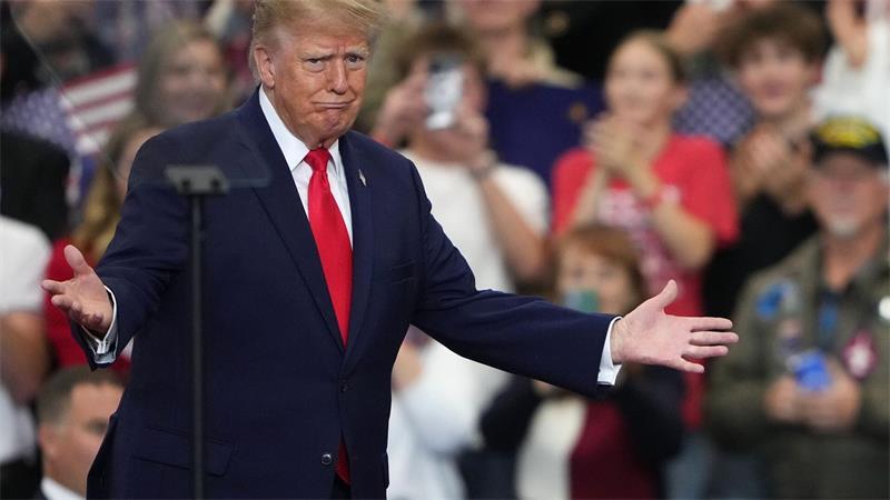 Trump lobt bei seinen Wahlkampfauftritten im Land oft seine eigene Politik - doch viele Menschen machen ihn für hohe Lebenshaltungskosten verantwortlich. (Archivbild)