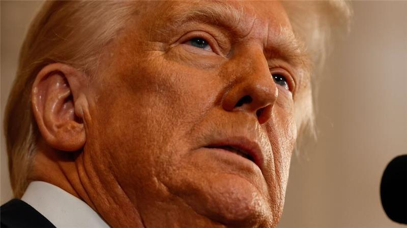 Trumps triumphierende Straftäter und Zweifel am Rechtssystem Trump rechtfertigt seine Entscheidung und weicht kritischen Nachfragen aus.