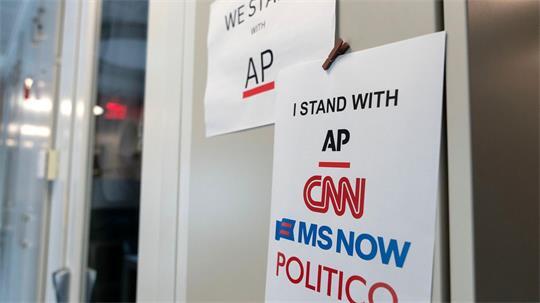 Trump schloss den Sender CNN im September von einer seiner Reisen aus.