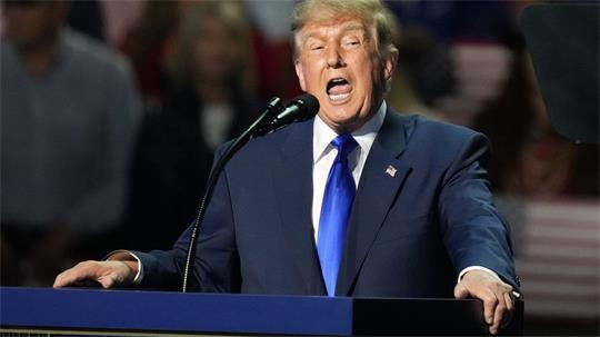 Trump spricht bei Parteitag in Dallas.