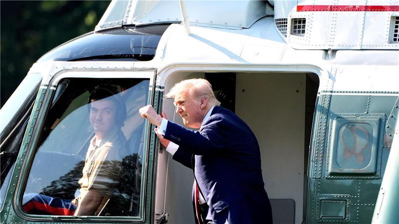 Zollstreit: Von der Leyen trifft Trump in Schottland Trump spricht von einer 50:50-Chance auf einen EU-Deal