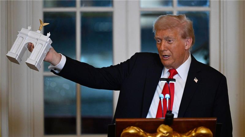 „Arc de Trump“: US-Präsident plant Monument für Washington Trump stellte bei einem Spendendinner ein Modell für einen Triumphbogen in der US-Hauptstadt Washington vor.