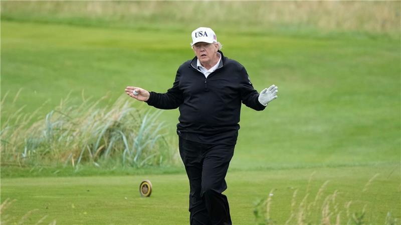 Vor dem Handelsshowdown: Trump spielt Golf Trump trifft sich am Nachmittag mit EU-Kommissionspräsidentin Ursuala von der Leyen.