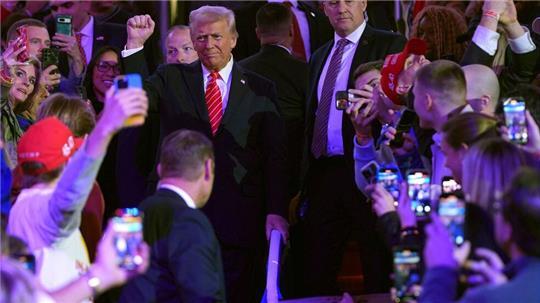 Trump tritt vor seiner Amtseinführung nochmals auf.  