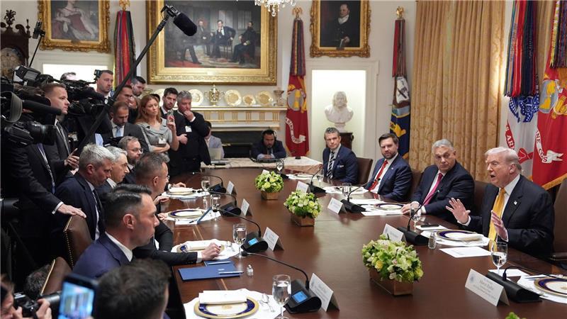 Orban: Keine US-Strafe für russische Ölimporte nach Ungarn Trump und Orban sprachen über den Energiehandel.