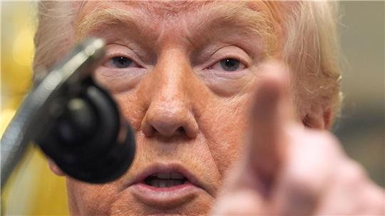 Trump warnt den Iran vor schwerwiegenden Konsequenzen, sollte sich das Land nicht mit den USA auf einen Deal einigen. 