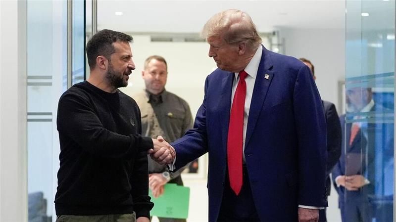 Trump zeigt sich offen für Verhandlungen, Selenskyj hofft auf seine Hilfe. (Archivbild)