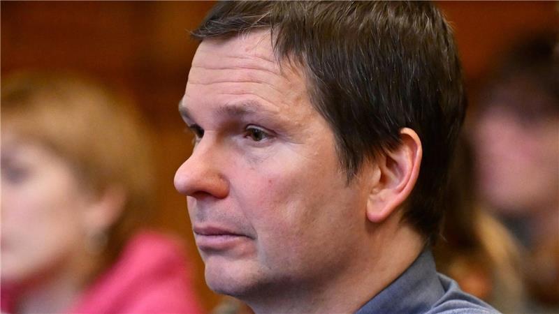 T.s Vater Wolfram Jarosch prangerte das Urteil als Ergebnis eines „Schauprozesses“ an. 