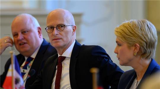 Tschentscher kritisiert Unions-Länder wegen Blockade des Sicherheitspakets.