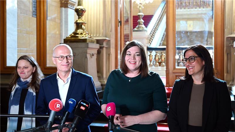 Rot-Grün nimmt Koalitionsverhandlungen auf Tschentscher und Fegebank berichten von einer guten und einvernehmlichen Atmosphäre beim Auftakt der Koalitionsverhandlungen.