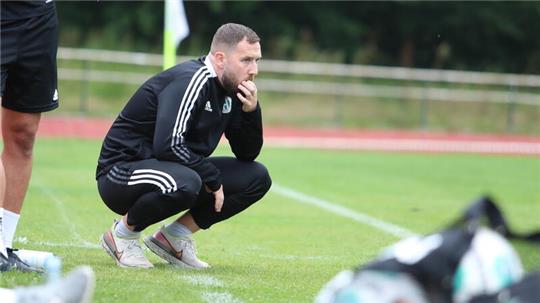 TuS-Trainer Nico Matern: „Es würde uns gut tun, auch mal mit 1:0 oder 2:0 in Führung zu gehen.“