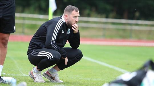 TuS-Trainer Nico Matern ist rotgesperrt.