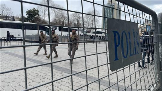 Türkische Behörden führten in den letzten Wochen zahlreiche Razzien gegen Prominente durch - das Vorgehen steht in der Kritik. (Symbolbild)